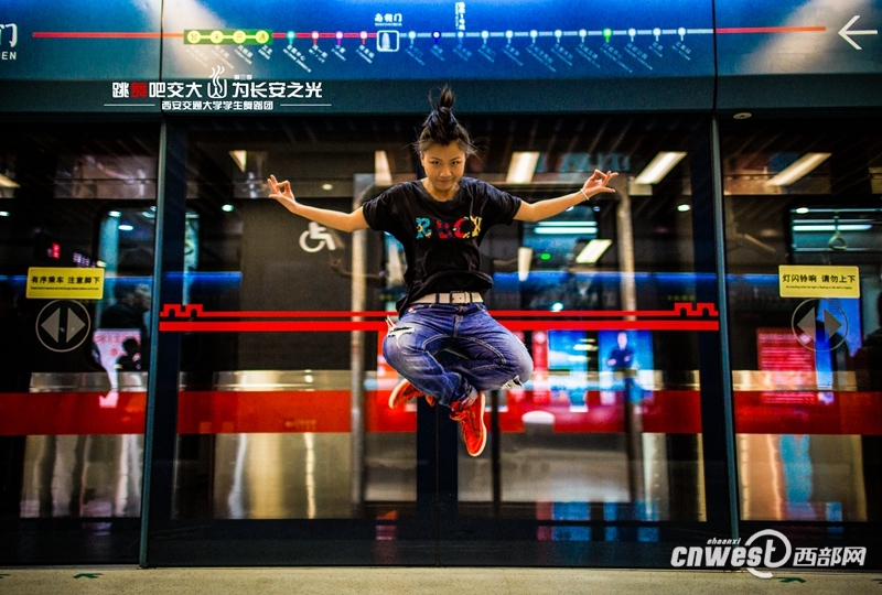 “跳舞吧，交大！”走紅網(wǎng)絡(luò) 高難度動作獲網(wǎng)友點贊