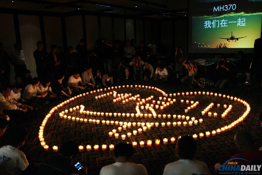 馬航MH370失聯(lián)客機(jī)整月 家屬為親人祈福守望