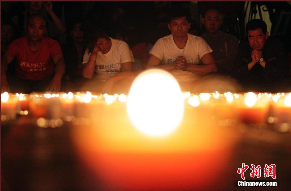 MH370航班失聯(lián)滿月 在京乘客家屬舉行祈福活動(dòng)