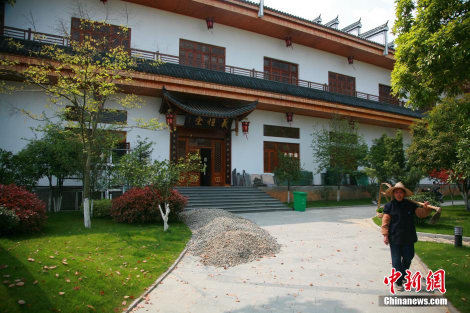 浙江村支書違建豪華別墅 退地交罰款4萬余元