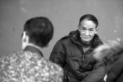 周正龍攜新“虎照”來(lái)京申述