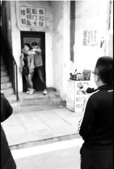 北京豐臺警方辟謠街頭“劫持人質” 實為拍電影