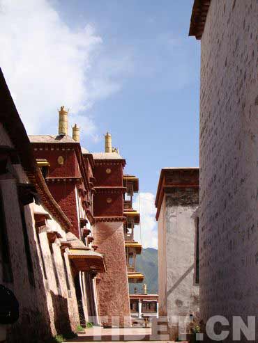 強(qiáng)巴林寺：康區(qū)最大的格魯派寺廟
