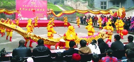 國(guó)旗燈籠玉兔中國(guó)結(jié) 重慶全城飄滿(mǎn)年味