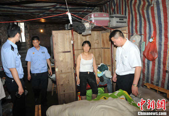 重慶大足警方搗毀一批涉黃窩點(diǎn) 抓獲17人(圖)