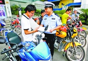 5秒鐘就能偷輛摩托？你信不信 我反正信了