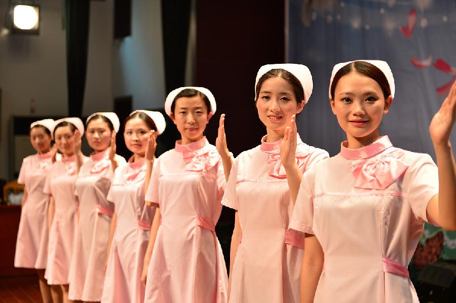 喜迎護(hù)士節(jié) 白衣天使秀禮儀