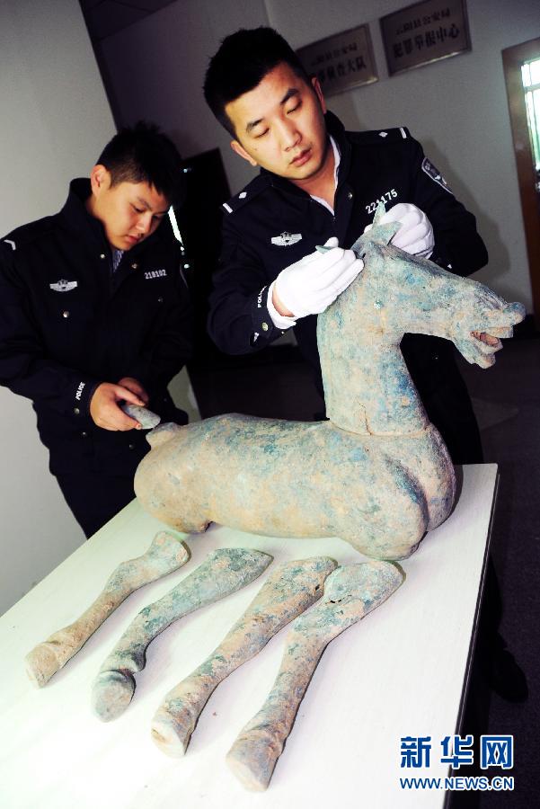 四名盜賣三峽庫區珍貴文物被告人在重慶云陽出庭受審