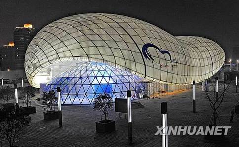 上海世博園區(qū)流光溢彩迎接開幕倒計(jì)時(shí)30天