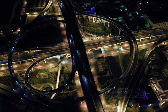 世博會開幕在即 空中體驗(yàn)夜上海