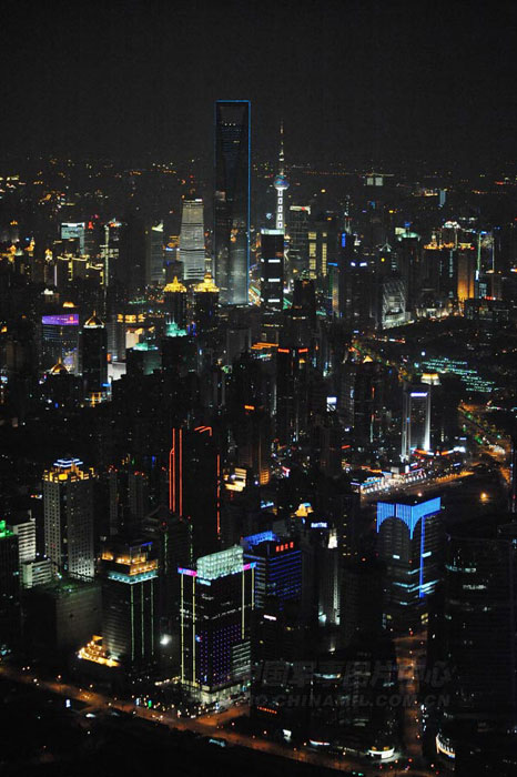 世博會(huì)開幕在即 空中體驗(yàn)夜上海