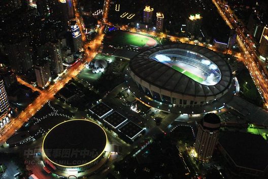世博會開幕在即 空中體驗夜上海