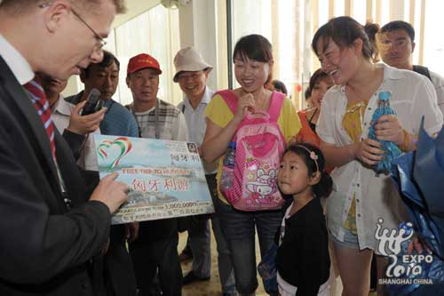 匈牙利館迎第100萬名游客 全家免費游布達(dá)佩斯