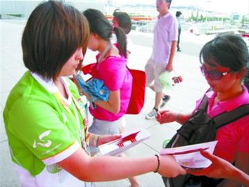 中國國家館新添導(dǎo)覽圖 人手一份發(fā)放(圖)