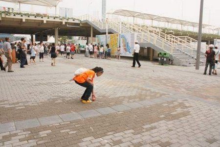 玉樹(shù)藏族女孩投身環(huán)保 被譽(yù)