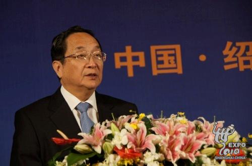中共中央政治局委員、上海市委書記俞正聲在“經濟轉型與城鄉互動”主題論壇開幕式上的致辭