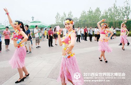 千人歡樂盛裝大巡游 周末來世園狂歡吧