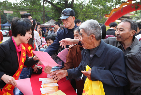 翔安“紅馬甲”溫暖新區每個角落