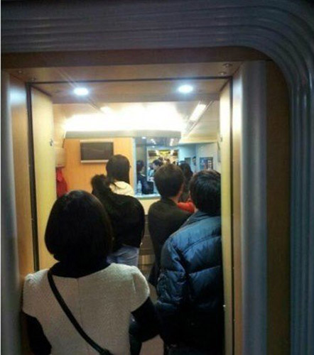 廈門-杭州動車突發故障滯留 被指因超載勸人換車