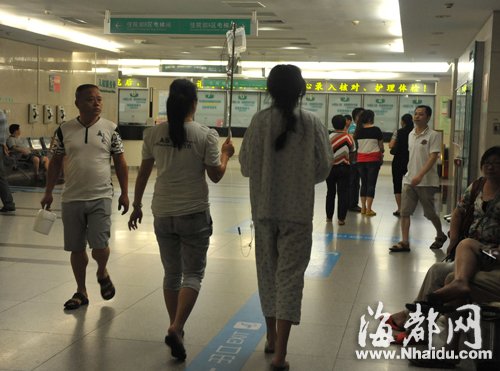 福州13家醫院試點護理員替代護工 其明碼標價