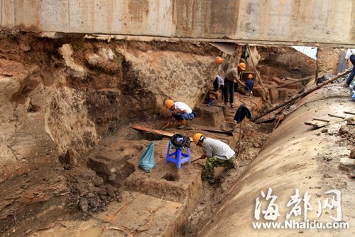 國家文物局專家關注屏山站發掘 實地踏勘
