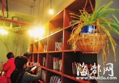 福州免費(fèi)書吧躥紅受質(zhì)疑 已貼出“轉(zhuǎn)讓”告示