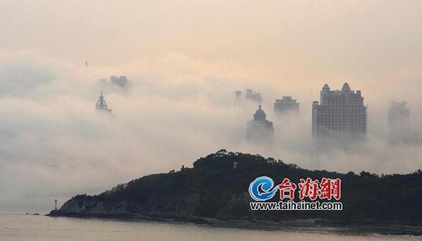 濃霧“吞沒”鷺島 廈門昨日兩次發(fā)布黃色大霧預警