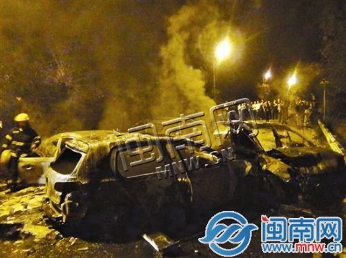 泉州清源山齊云路昨夜5車連撞起火 4車燒毀嚴(yán)重