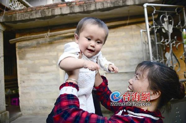 “奇跡寶寶”趙平安一周歲 后續(xù)可能還要做手術(shù)