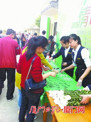 廈門周末兩天18萬人次祭掃 倡議錯峰出行文明祭掃