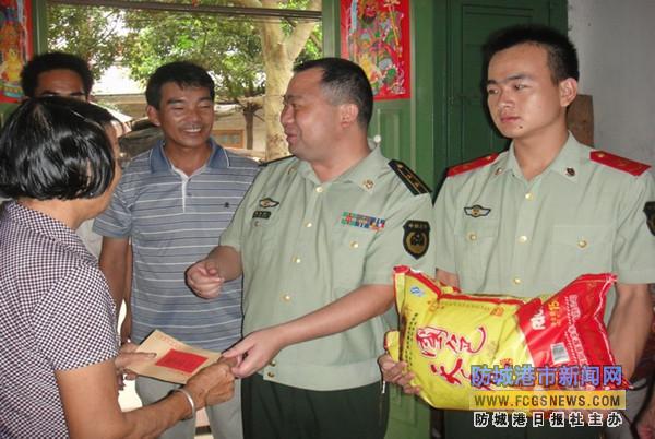 防城邊檢站緊抓“三個(gè)關(guān)鍵詞”構(gòu)建和諧警民關(guān)系