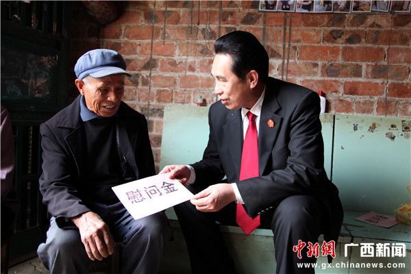 廣西崇左中院開展“情系鄉(xiāng)親”春節(jié)前送溫暖活動(dòng)