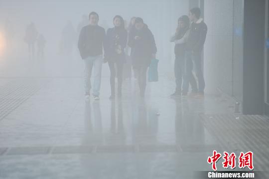 廣西大部出現濃霧 多趟航班動車延誤晚點(圖)