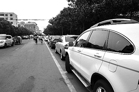 許昌市區停車位逼近8000個 市民出行更方便