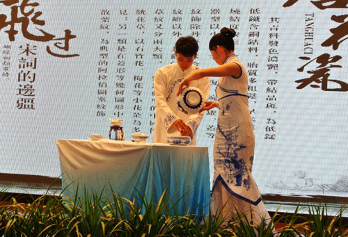 河南：茗陽(yáng)茶業(yè)中國(guó)紅茶高峰論壇在信陽(yáng)舉行