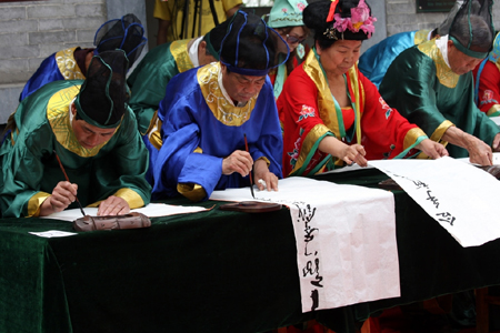 洛陽龍門香山詩會再現武則天“香山賦詩奪錦袍”