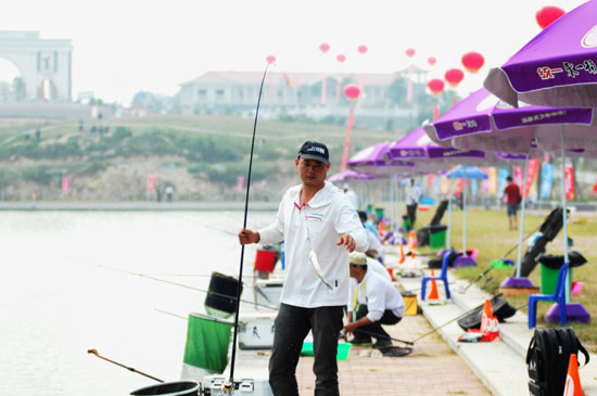 第七屆全國農(nóng)運會釣魚比賽激烈進(jìn)行