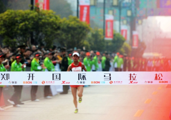 2013鄭開國際馬拉松鳴槍開跑