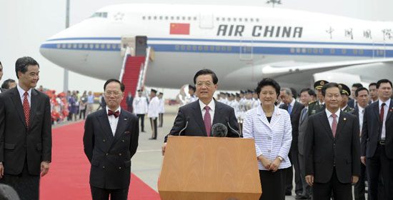 胡錦濤主席抵達(dá)香港國(guó)際機(jī)場(chǎng)