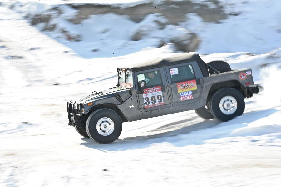 中國“冰雪達喀爾”汽車挑戰賽開賽