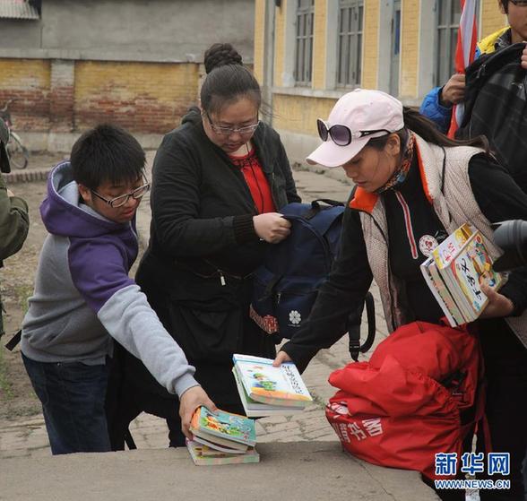 “愛心背書客”：讓鄉村兒童找到閱讀樂趣
