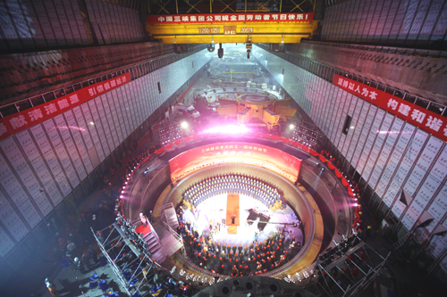 三峽建設(shè)者舉行合唱音樂會慶五一