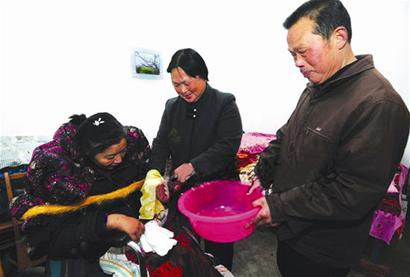 鄖西好公婆伺候癱瘓兒媳15載 在當地傳為美談
