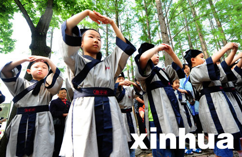 武漢：兒童古禮祭屈原 體驗(yàn)端午文化