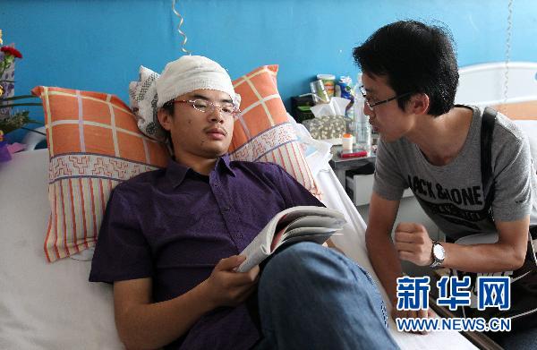 湖北竹溪一考生重大車禍蘇醒后堅(jiān)持赴考（圖）