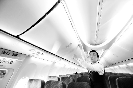 首架“天空內(nèi)飾”波音機(jī)落戶(hù)湖北 艙內(nèi)燈光夢(mèng)幻