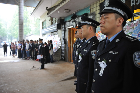 湖北江漢油田公安局民警黃浩同志追悼會今日舉行
