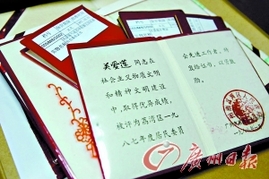 百歲黨員寫滿30本居委工作日記 將譯成德文(圖)