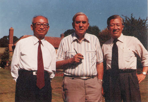 江牧岳在英國參觀訪問