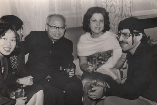 江牧岳在國外訪問做客